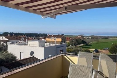 Neu im Angebot! Ausgezeichnete Wohnung mit großer Terrasse und Meerblick, Novigrad!
