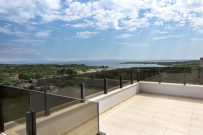 Poreč, im Bau befindliches Wohn- und Geschäftshaus mit Wohnungen und Tiefgaragen