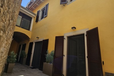 Wunderschönes Haus mit drei eingetragenen Apartments in der Altstadt von Poreč!