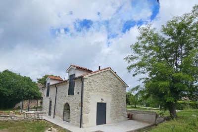 Prekrasna kamena kuća kompletno renovirana,Labin