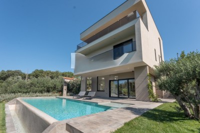 Istra – Medulin, villa impressionante vicino alla foresta con vista sul mare
