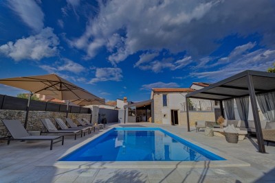 We are selling a beautiful house in an idyllic village, in the heart of Istria.