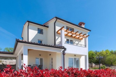 Kuća sa bazenom i pogledom na more,LABIN okolica