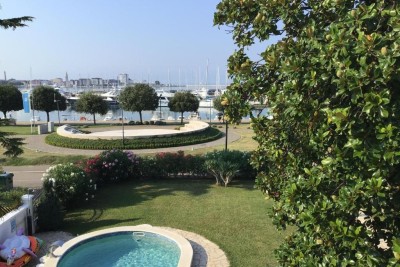 Umag Punta. First row to the sea! With swimming pool!