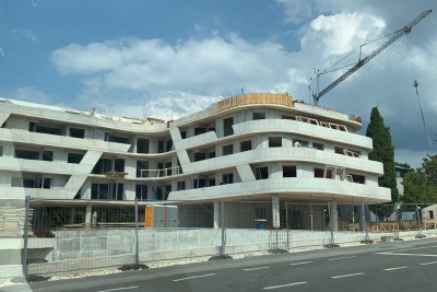 Poreč, stanovanjsko poslovni objekt v gradnji s stanovanji in podzemnimi garažami