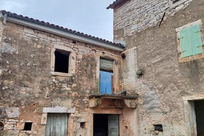 Una casa da ristrutturare è in vendita