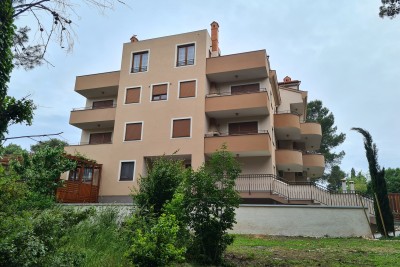 Istra. Premantura.Troetažni stan s krovnom terasom! 100 metara do mora.