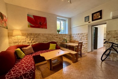 PULA, center – prodaja / stanovanje 55 m² z vrtom in parkirnim mestom