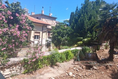 PULA, STOJA – SAMOSTOJEĆA KUĆA S TRI STANA
