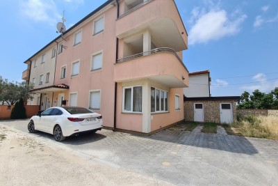 Medulin! Vrčevan, apartment with a large covered terrace.