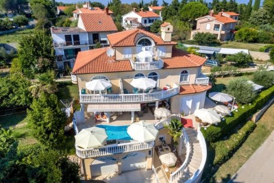 House with apartments and a pool in Premantura – sea view!