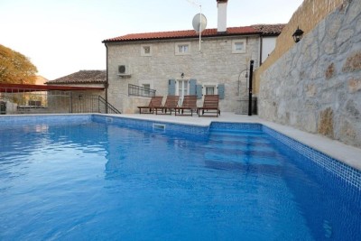 ROVINJ (okolica) - Avtentična kamnita hiša s bazenom za prodajo