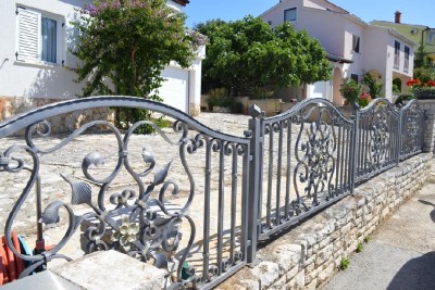 HAUS IN PJEŠČANA NUR 100 M VOM MEER !!