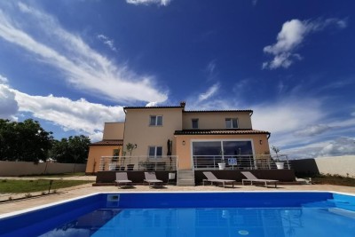 Luksuzna vila s bazenom na prodajo – Istra, okolica Barbana