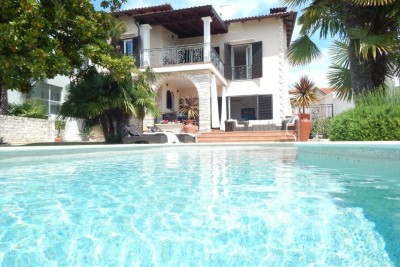 Umag Punta. First row to the sea! With swimming pool!