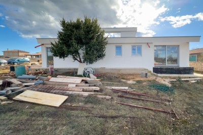 Verkauf eines neu gebauten Hauses mit Schwimmbad, in ruhiger Lage, Juršići!