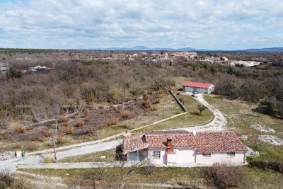 Near Marcana, house on a large plot of 26,000 m2.