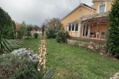VALTURA Prodajemo komfornu kuću sa dva stana. OPĆINA LIŽNJAN