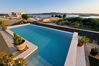 For sale: Luxury villa in Medulin – 100 m from the sea