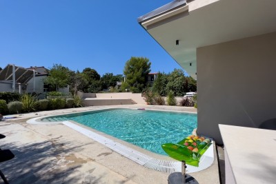 Prodamo stanovanje s čudovitim pogledom na morje! Premantura!