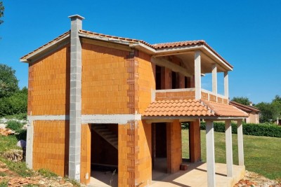 Prodaja samostojeće kuće u Roh-Bau fazi s okućnicom  - Pazin okolica