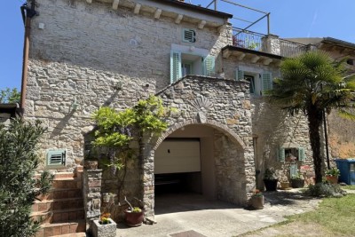 Authentische istrische Steinhäuser mit Pool und Garten – ruhige Lage in der Nähe von Juršići