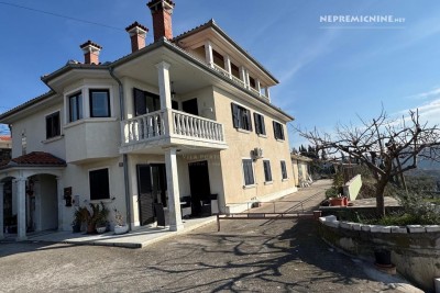 425 m², samostojna, zgrajena l. 1991, 934 m² zemljišča, prodamo. Cena: 1.500.000,00 EUR