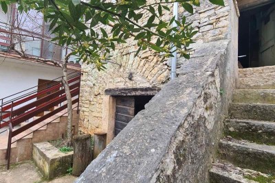 Zu verkaufen: altes Steinhaus in Peroj