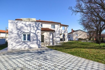 Haus mit 3 Wohnungen und großem Garten in Liznjan