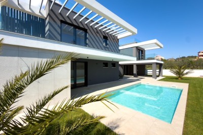 Pomer! Modern villa by the sea.