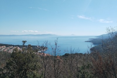 Rabac, veliko poljoprivredno zemljište na ekskluzivnoj lokaciji sa predivnim pogledom na more