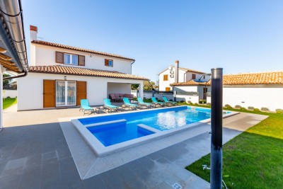 Near the city of Pula, two new holiday homes with swimming pools.