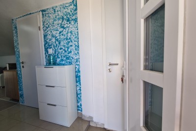 PEROJ, Apartment on the upper floor, near the sea