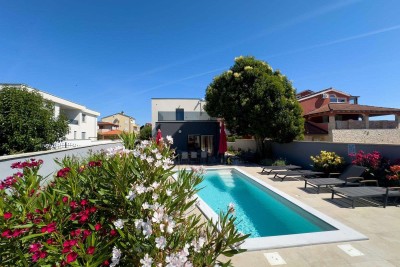 Istria, Ližnjan, 1 km to the center of Medulin, new modern house with pool for vacation.