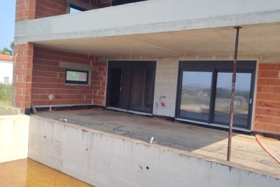 Ližnjan, For Sale: Fantastic Ground Floor Apartment with Pool