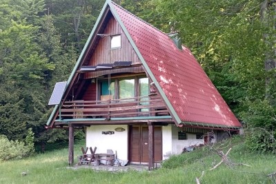 Gorski Kotar, planinska kuća okružena mirom