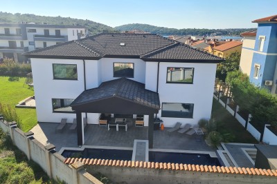 Banjole, new, modern detached villa.