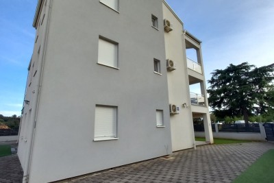 Prodaja opremljenega stanovanja s parkirnim mestom na odlični lokaciji, Fažana!