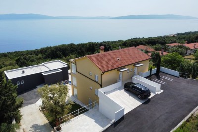 Istra, Labin - apartmanska kuća s bazenom i panoramskim pogledom na more