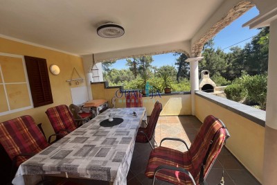 Hiša Vir 3 apartmaji Južna lega 180 m od morja