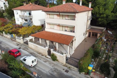 Pula. Zelenika! Freistehendes Haus! 50 Meter zum Strand! Meerblick!