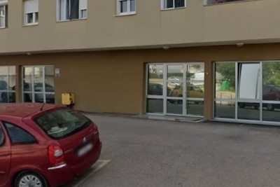 Poslovni prostor v Puli, pritličje, 129 m² + parkirišče