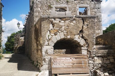 Tri kamene kuće u nizu za adaptaciju sa prekrasnim pogledom,PIĆAN
