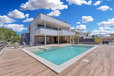 Wunderschöne Villa mit Pool und Meerblick in der Nähe des Strandes