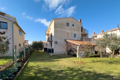 Large house with 4 apartments - Sandy Cove!