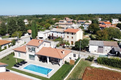 Bella casa famiglia con piscina