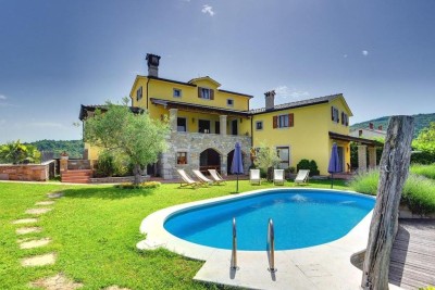 A beautiful villa with a swimming pool near Pazin is for sale