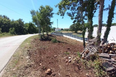 Građevinsko zemljište 700 m² – Svetvinčenat. Juršići.
