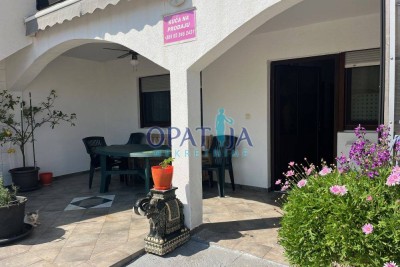 Vir, Apartment + Studio 200 m to the beach, south side