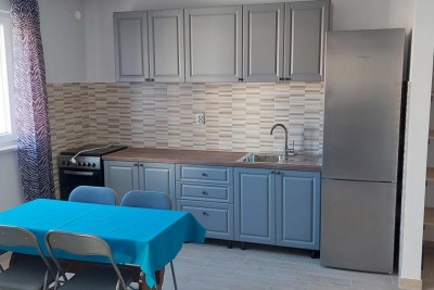 Apartma v Ližnjanu, 600 m od morja